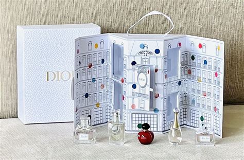 Dior Beauty + Le 30 Montaigne Dior Beauty Advent Calendar.